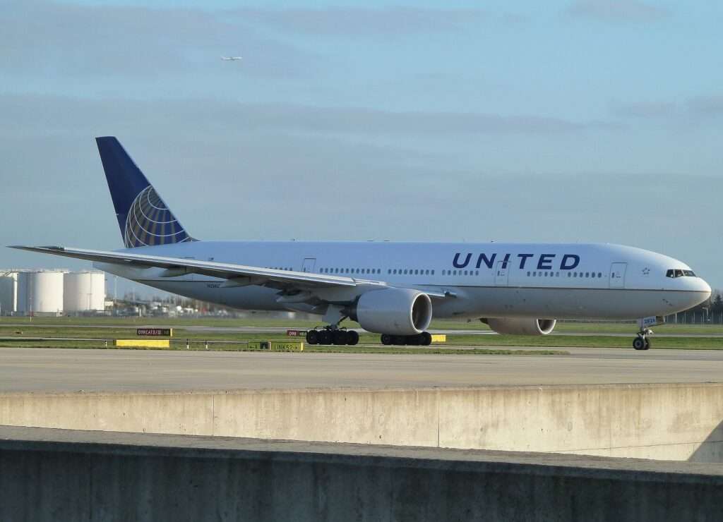 Wheel Falls Off United Airlines 777 in San Francisco