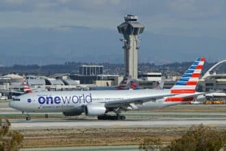 American Airlines 777 Makes Emergency Landing in Los Angeles