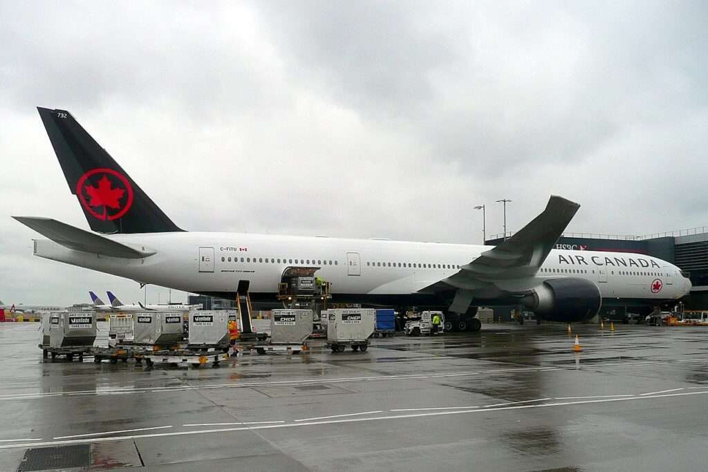 Air Canada Aircraft Struck By Lightning in Vancouver