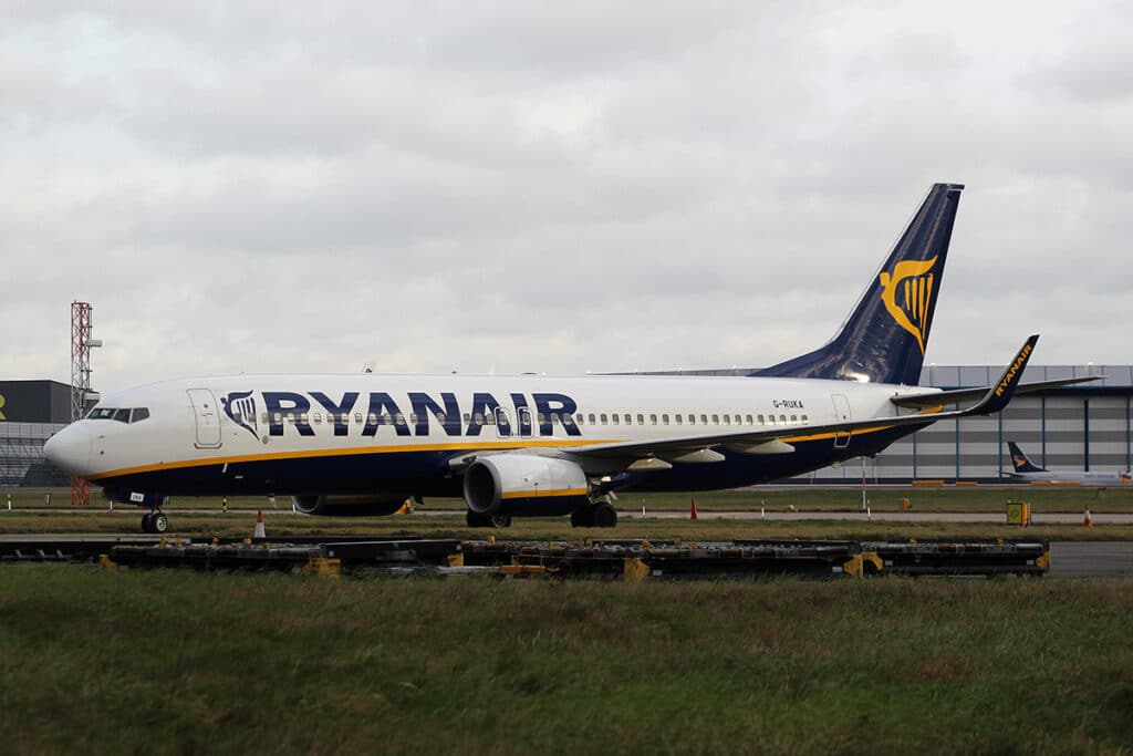 Ryanair Flight Edinburgh-London Declares Emergency