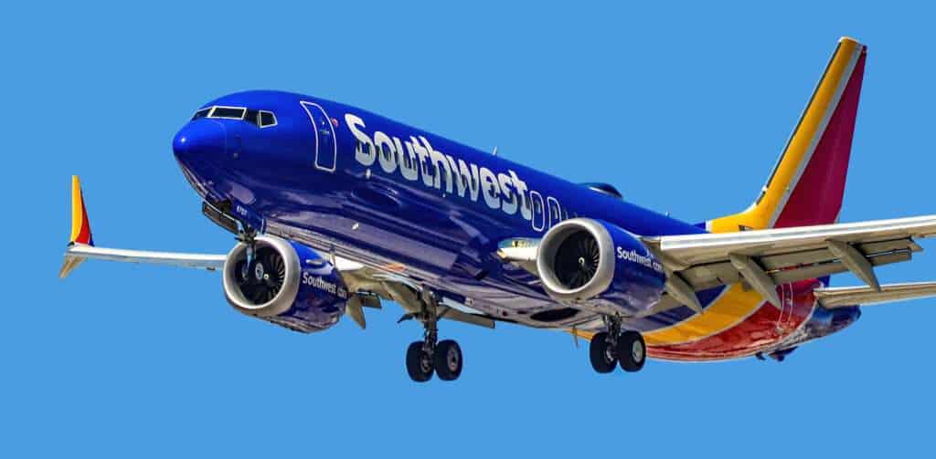 A Southwest Airlines 737 on apprach to land.