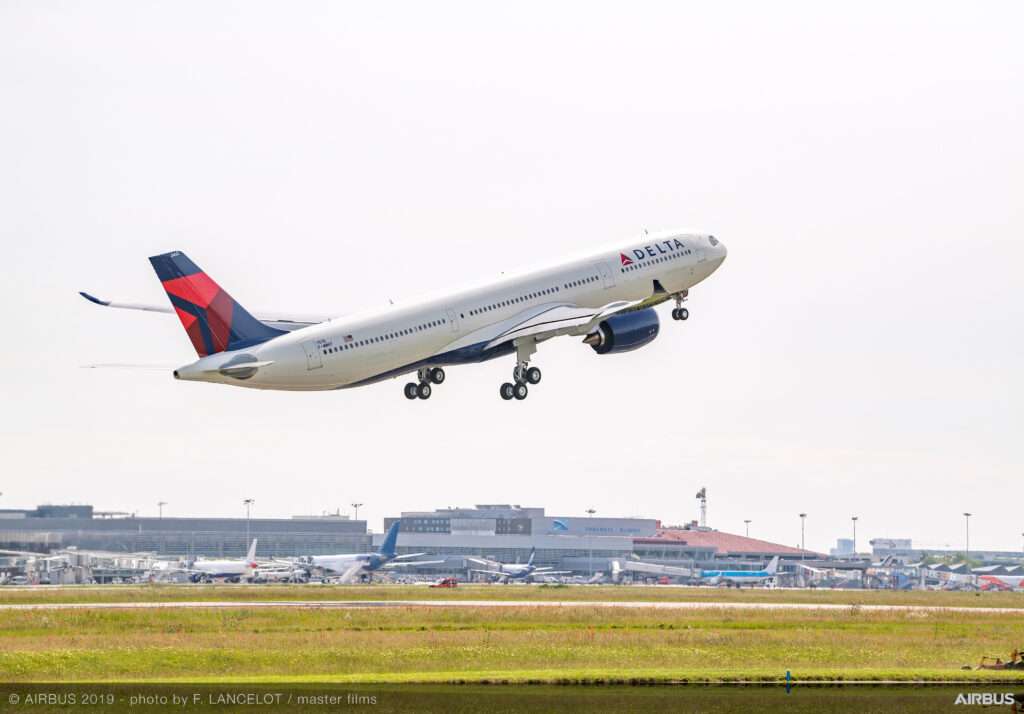 Delta A330neo Salt Lake City-Amsterdam: Engine Panel Missing