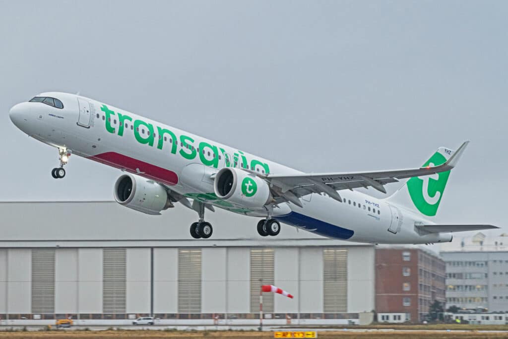 ALC Places Two More Airbus A321neos with Transavia