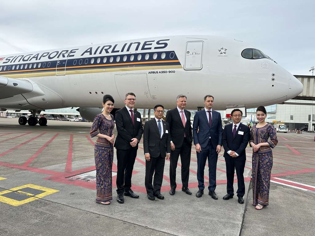 Singaport Airlines crew and A350 aircraft at Brussels Airport.