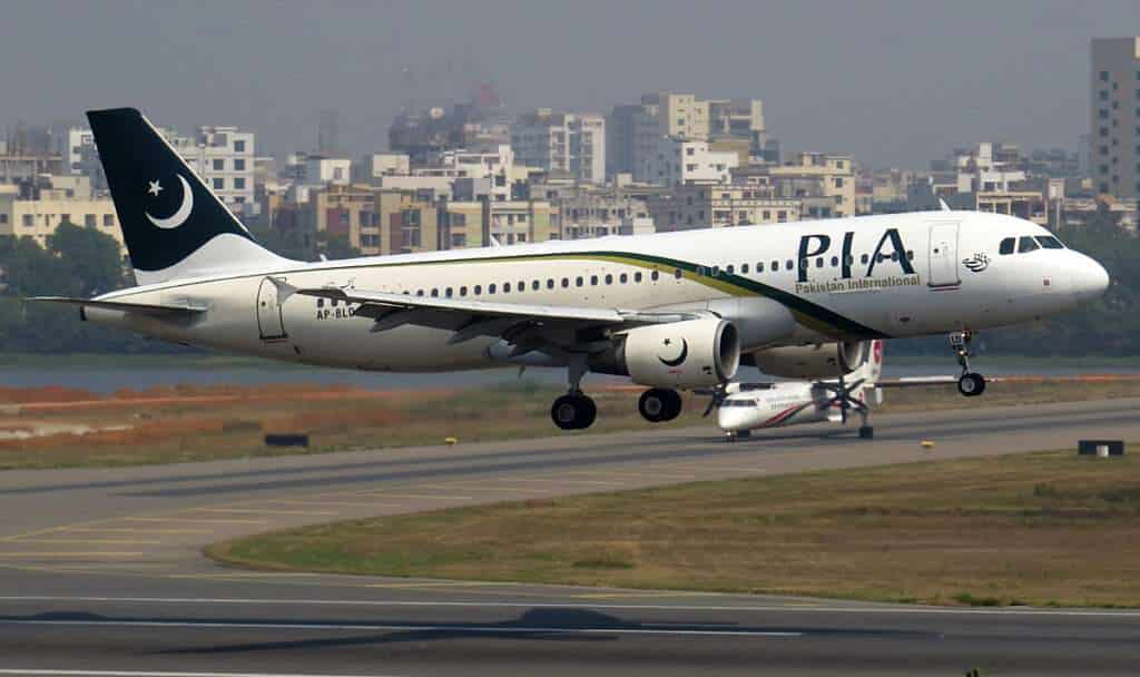 PIA A320 Islamabad-Quetta Suffers Bird Strike
