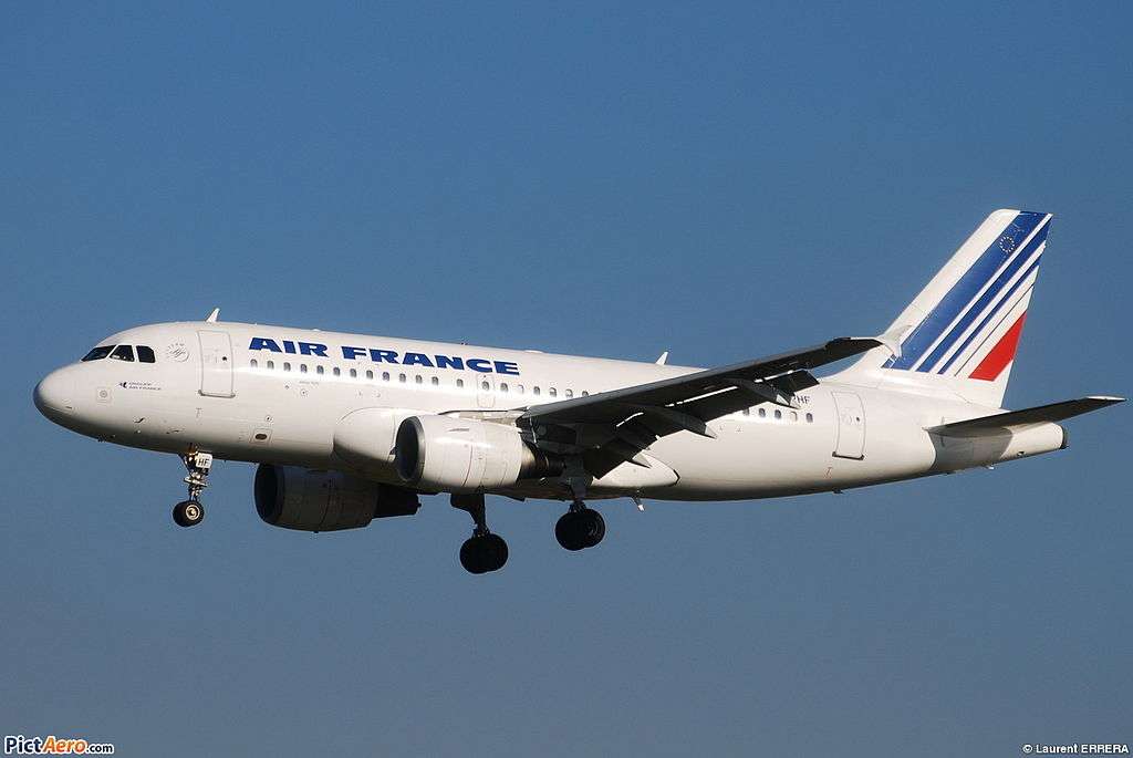An Air France Airbus A319 approaching to land.