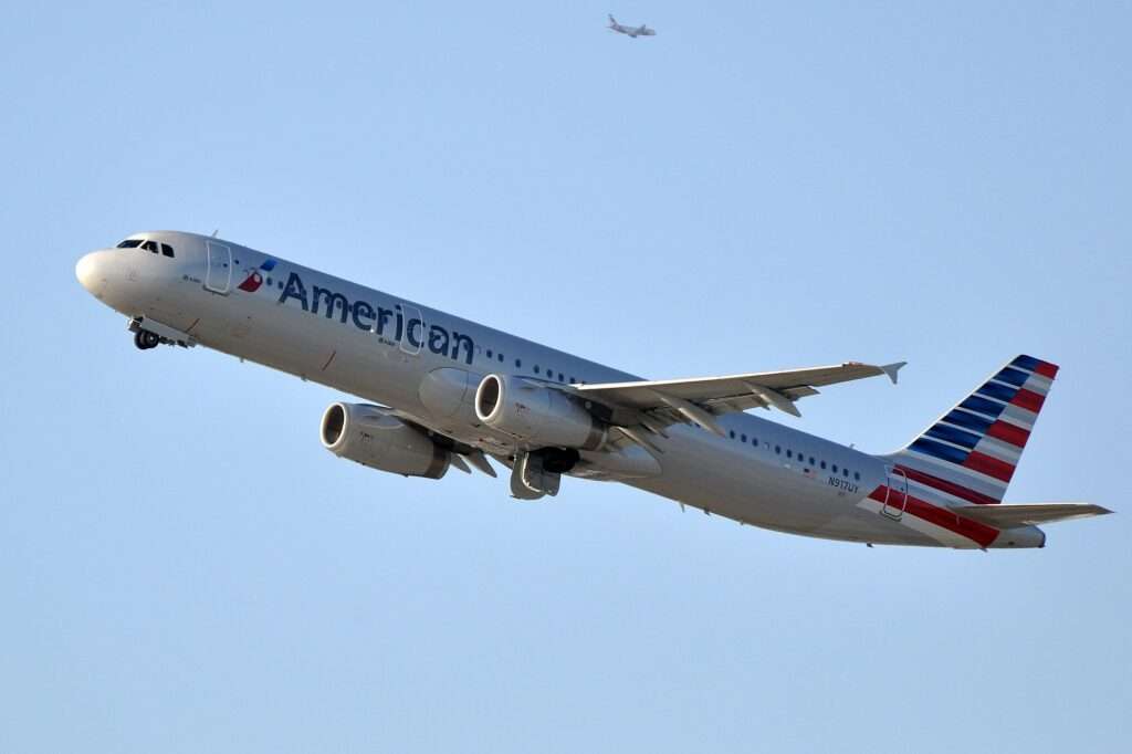 American Airlines Flight Fort Myers-Charlotte Declares Emergency