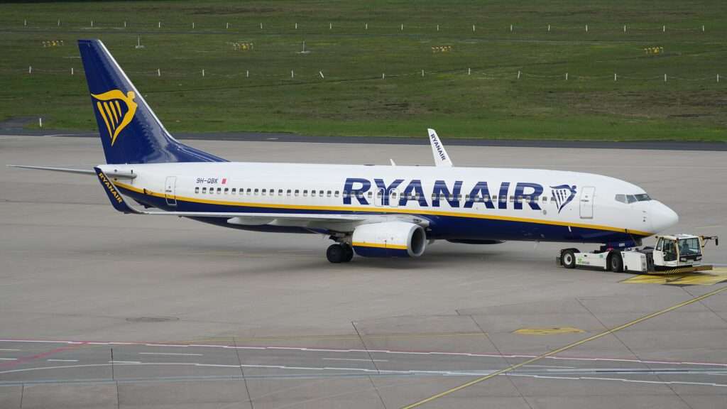 Earlier this evening, a Ryanair flight from Manchester to Alicante declared an emergency and diverted to Barcelona due to multiple unruly passengers.