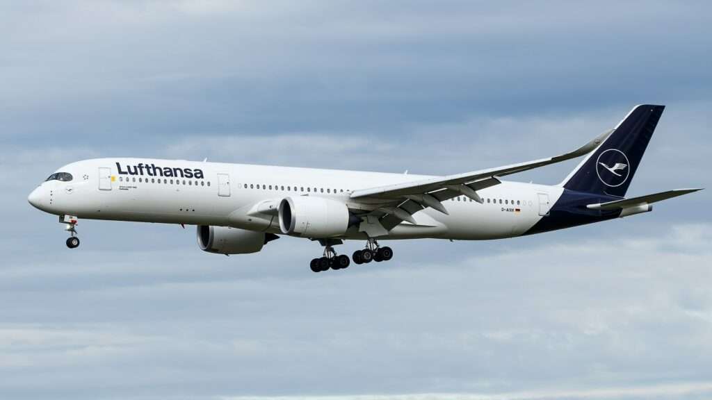 Lufthansa A350 Munich-Montreal Declares Emergency