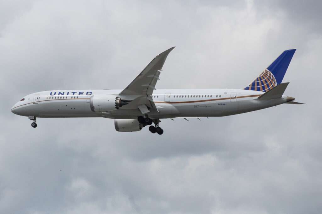 United 787 to San Francisco Returns to Singapore With Issue