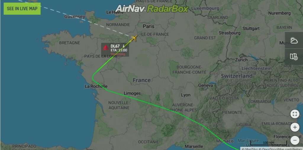 Flight track of Delta DL67 Rome to Atlanta, showing diversion to Paris.