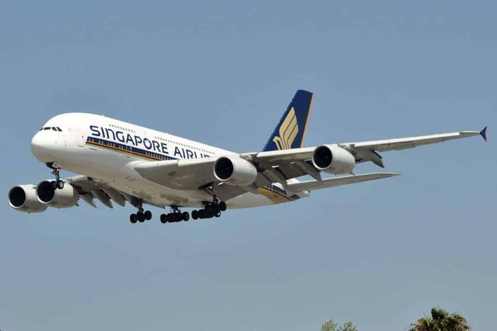 Singapore Airlines A380 Makes An Emergency Landing in Sydney