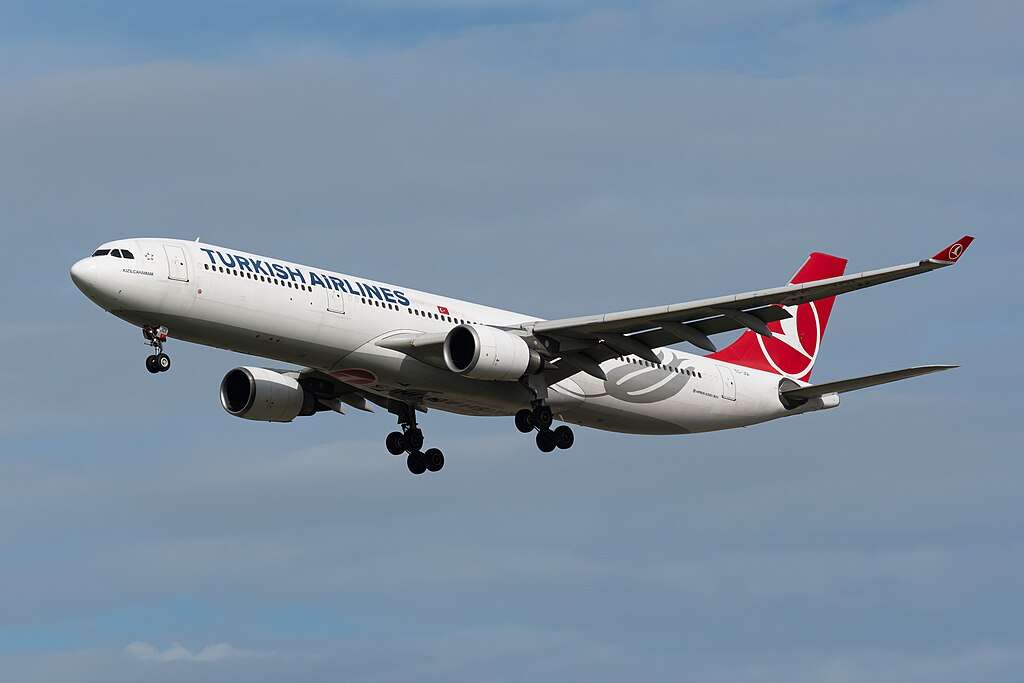 A Turkish Airlines A330 approaches to land.