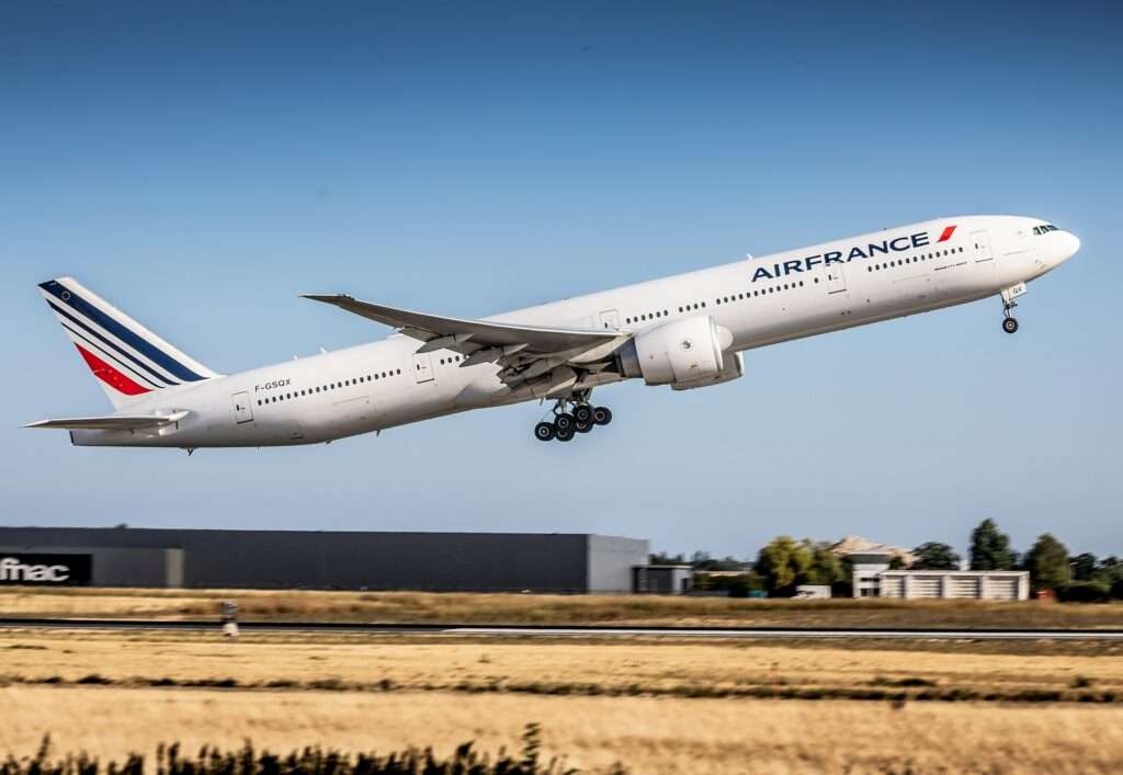 Air France 777 Bound for Paris U-Turns to Tokyo: Oxygen Issue