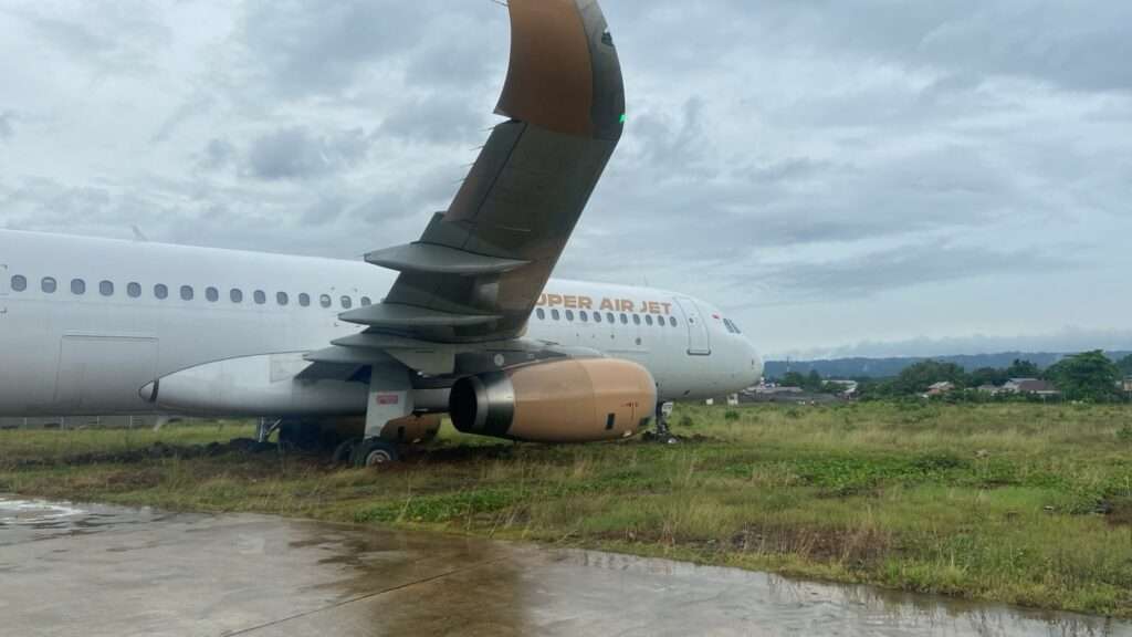It has emerged over the weekend that a Super Air Jet Airbus A320 aircraft slid off the runway after landing into Weda Bay, Indonesia.