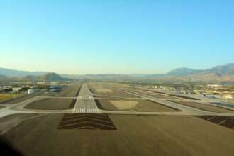 View on approach to RWY16L Reno–Tahoe International Airport