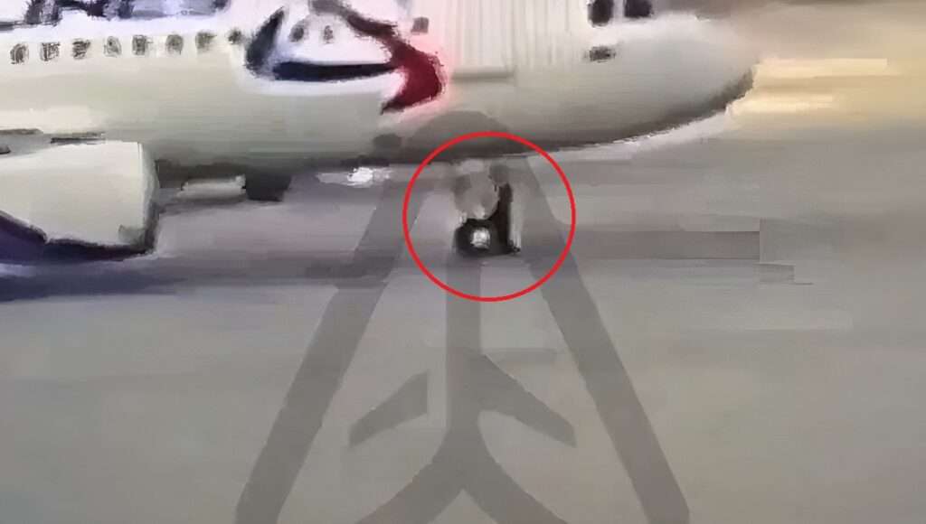 Screenshot of Koltsovo Airport worker hit by taxiing Ural Airlines A320