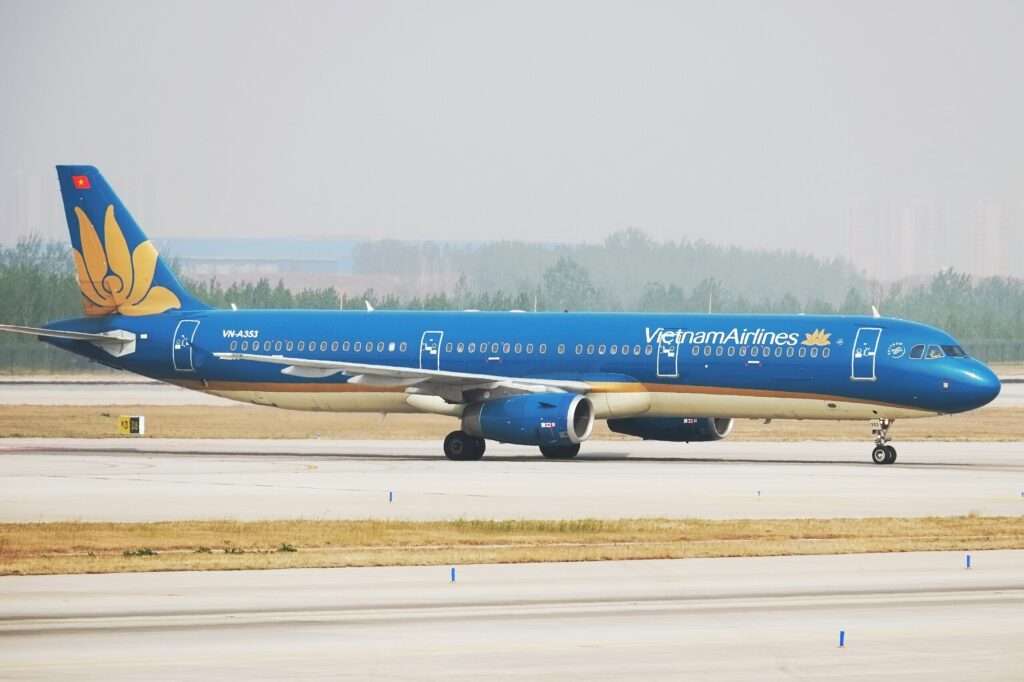 Vietnam Airlines A321 Suffers Cracked Windshield in Hanoi