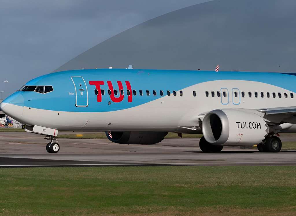 A TUI Airways 737 MAX 8 on the taxiway.