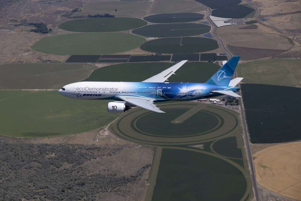 The Boeing ecoDemonstrator test aircraft in flight.