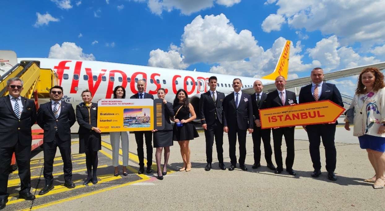 Pegasus Airlines staff with aircraft