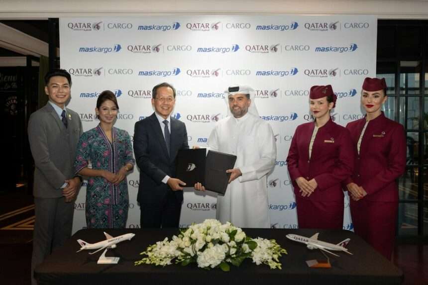 Delegates of Qatar Airways Cargo and MASkargo sign MOU.