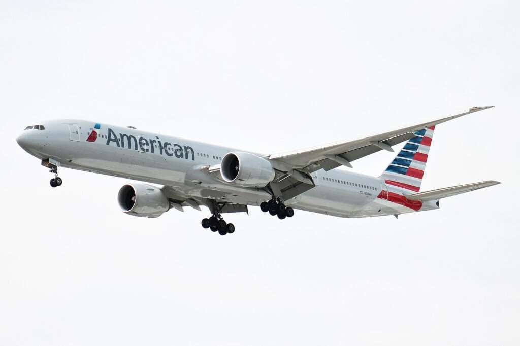 It has been reported by the FAA that an American Airlines Boeing 777 from Los Angeles bound for London made an emergency landing in New York.