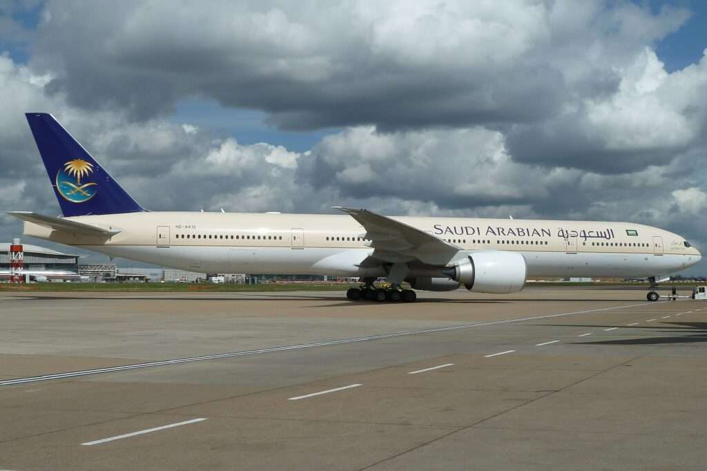 It has emerged that a SAUDIA Boeing 777 operating a flight between Islamabad and Jeddah has made an emergency landing in Muscat.