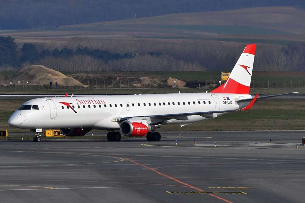 Earlier this week, an Austrian Airlines flight suffered a lightning strike on approach into Klagenfurt.