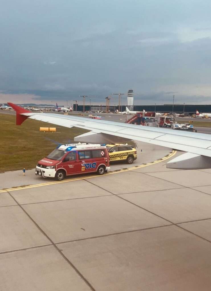 Images have appeared tonight of an Austrian Airlines flight severely damaged by hailstorms, which happened on approach into Vienna.
