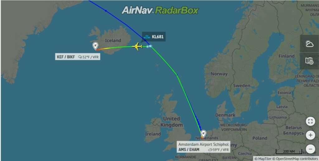 Track of KLM flight KL681 from Amsterdam to Vancouver, showing diversion to Reykjavik.