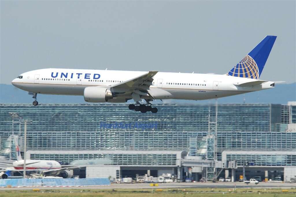 It has emerged that a United Airlines Boeing 777 operating a flight between San Francisco & Kahului suffered strong turbulence which resulted in oxygen masks being deployed.