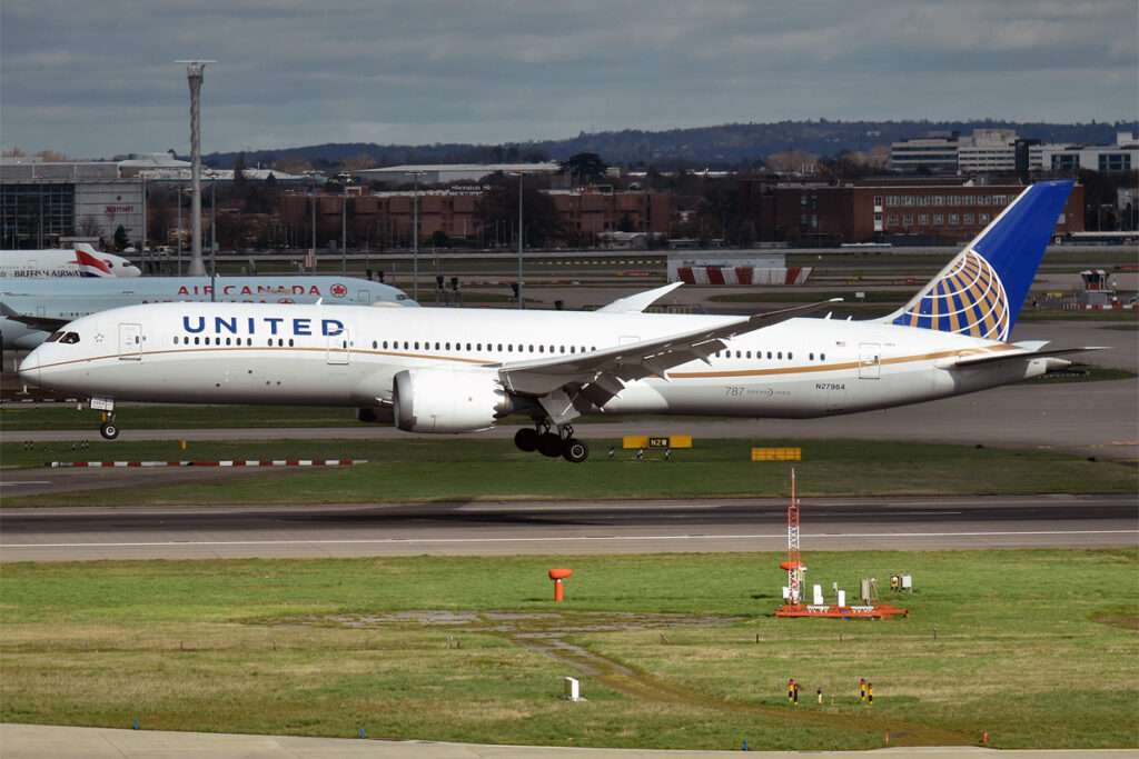 It has emerged over the weekend that a United Airlines Boeing 787 suffered a bird strike on approach into Newark.