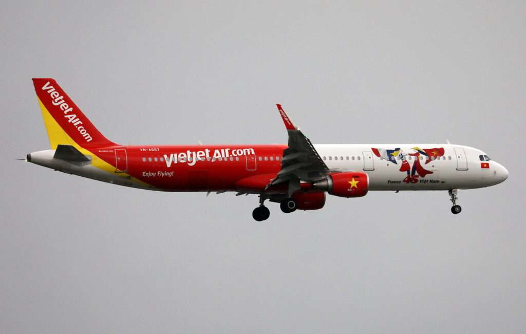 In the last few moments, a VietJet Airbus A321 bound for Vinh from Ho Chi Minh City has declared an emergency.
