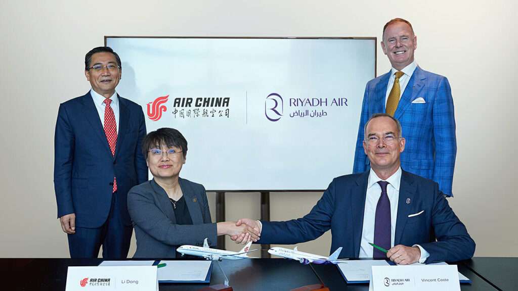 Riyadh Air and Air China delegates sign new agreement.