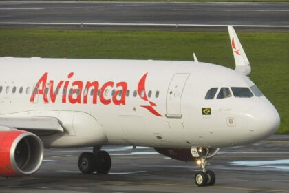 An Avianca A320 on the taxiway.