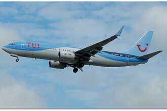 A TUI 737-800 on climb after departure.