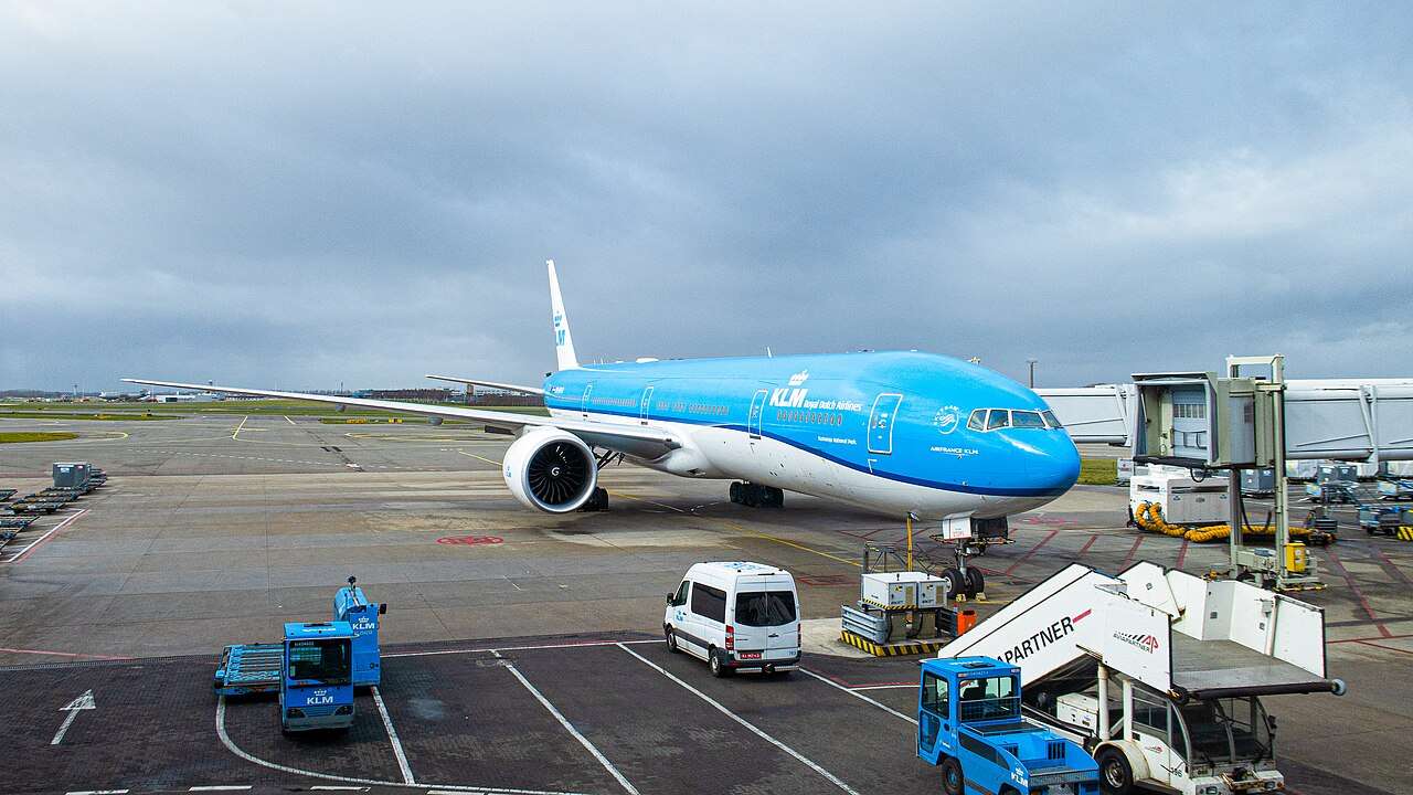 Singapore-Bound KLM 777 Diverts to Mumbai: Toilets Inoperative
