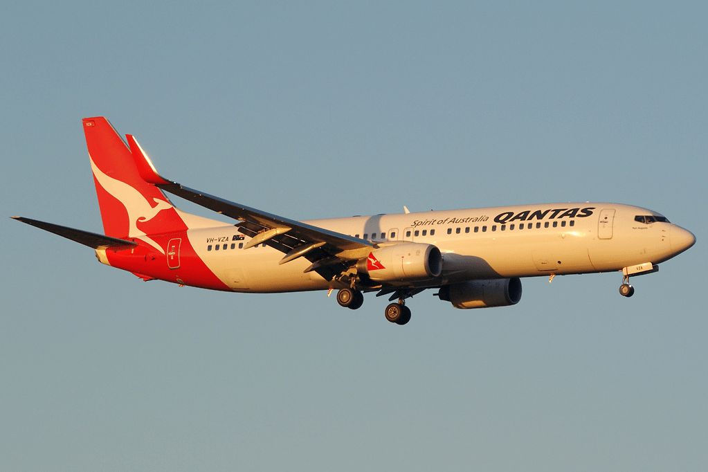 Qantas Flight Bound for Brisbane U-Turns to Auckland Airport with Engine Problem