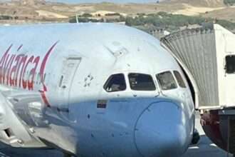 Images have emerged from an incident last weekend involving an Avianca Boeing 787 originally bound for Medellin which suffered a cracked windshield.